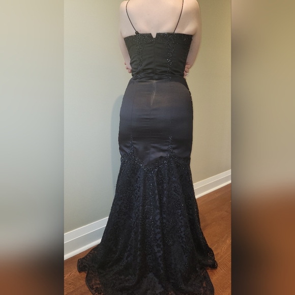 Black mermaid ball gown - Picture 2 of 12